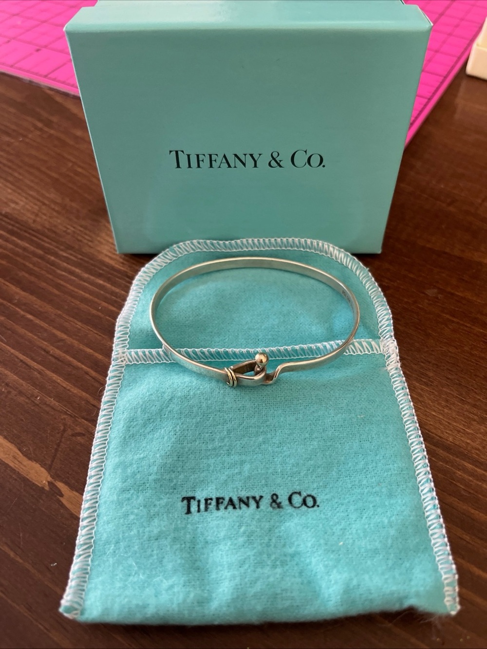 Tiffany & Co. hook and eye SS 925 Bangle with 18k yellow Gold Accents orig pkg - Picture 2 of 14